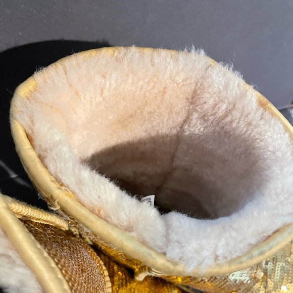 Ugg Women’s Gold Shiny Boots - Picture 4 of 16